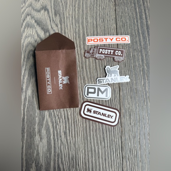 Post Malone x Stanley Quencher H2.0 FlowState Tumbler with Quencher Pouch Belt - Picture 16 of 16